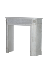 Elegant Antique Louis XVI Fireplace Surround in Carrara Marble from a Parisian Apartment – Timeless Sculptural Minimalism