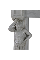 Private-Collection Monumentale Neo-Classieke Schouw met Figuratieve Caryatiden in Wit Marmer – Architecturaal Meesterwerk