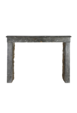 Maison Leon Van den Bogaert Außergewöhnlicher französischer Kamin aus oxidiertem Fossilstein aus der Beaujolais-Region, 19. Jahrhundert – Zeitloses minimalistisches Design