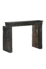 Außergewöhnlicher französischer Kamin aus oxidiertem Fossilstein aus der Beaujolais-Region, 19. Jahrhundert – Zeitloses minimalistisches Design