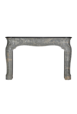 Maison Leon Van den Bogaert Exceptionnelle Cheminée de Château de la Fin de la Régence, Sculptée en Marbre Dur Rare de l’Ardèche