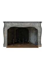Außergewöhnlicher Schlosskamin der späten Regency-Zeit, gefertigt aus seltenem Ardèche-Hartmarmor mit feinen skulpturalen Details