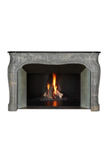 Maison Leon Van den Bogaert Excepcional Chimenea Francesa de Castillo de la Tardía Regencia Tallada en Mármol Duro de Ardèche con Detalles Escultóricos