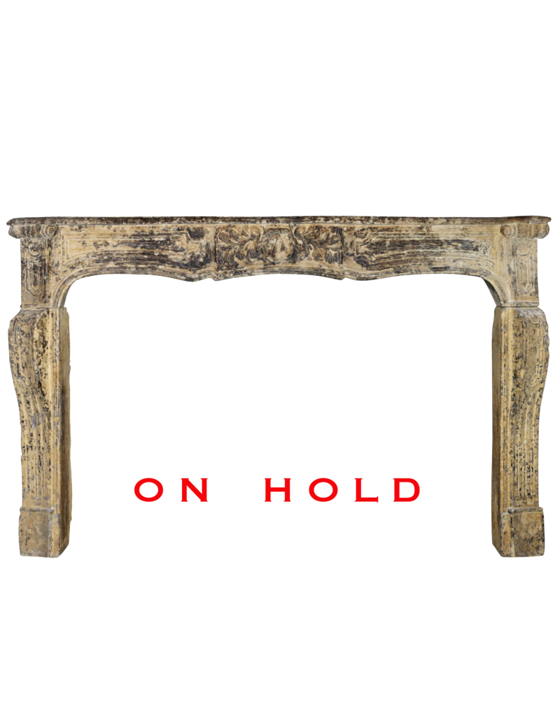 Chique Francés Del Estilo De País De La Piedra Caliza Gran Chimenea