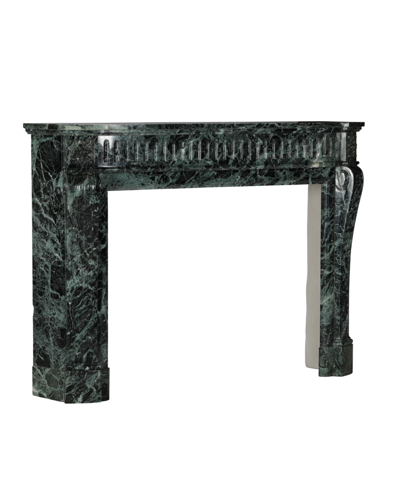 Maison Leon Van den Bogaert Authentique Cheminée Haussmannienne en Marbre Vert du XIXe Siècle – Style Louis XVI avec Fronton Galbé et Tablette Sculpturale