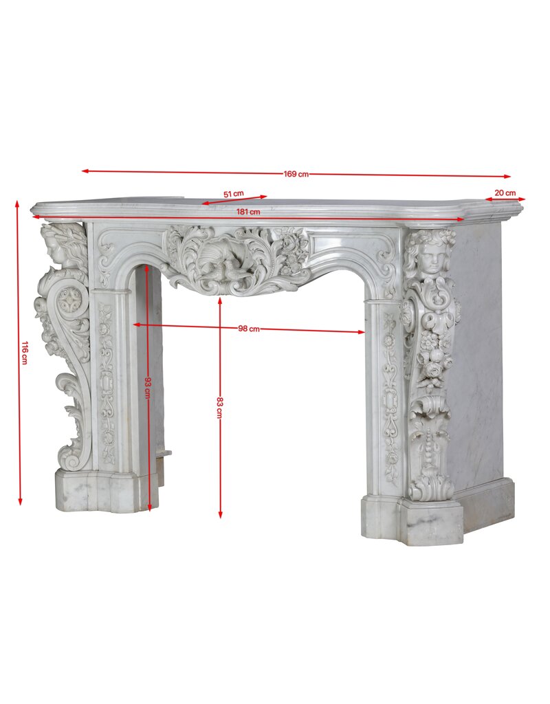 Außergewöhnlicher Napoleon III Carrara Marmorkamin aus dem 19. Jahrhundert mit Weiblichen Büsten, Blumengirlanden und Symbolischen Friedenstauben – Second Empire Meisterwerk