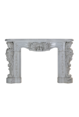 Außergewöhnlicher Napoleon III Carrara Marmorkamin aus dem 19. Jahrhundert mit Weiblichen Büsten, Blumengirlanden und Symbolischen Friedenstauben – Second Empire Meisterwerk