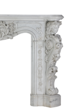 Excepcional Chimenea Napoleon III del Siglo XIX en Mármol de Carrara con Bustos Esculpidos, Guirnaldas Florales y Palomas Simbólicas – Obra Maestra Second Empire