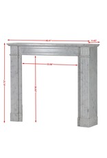 Maison Leon Van den Bogaert Elegante Louis XVI Kaminumrandung aus Carrara-Marmor des 19. Jahrhunderts mit Kannelierten Säulen