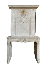 Chimenea Clásica Vintage En Piedra Caliza Con Manto Superior