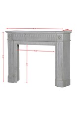 Maison Leon Van den Bogaert Exclusieve 19e Eeuwse Haussmannien Louis XVI Stijl Schouw in Wit Carrara Marmer – Tijdloze Franse Elegantie