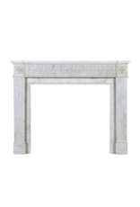 Maison Leon Van den Bogaert Exceptional 19th Century Louis XVI Style Antique Fireplace Mantel in White Carrara Marble – Elegant Haussmannian Chimneypiece