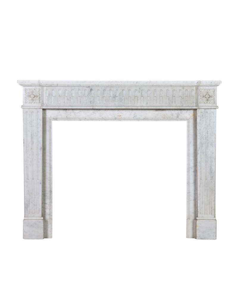 Maison Leon Van den Bogaert Exclusieve 19e Eeuwse Haussmannien Louis XVI Stijl Schouw in Wit Carrara Marmer – Tijdloze Franse Elegantie