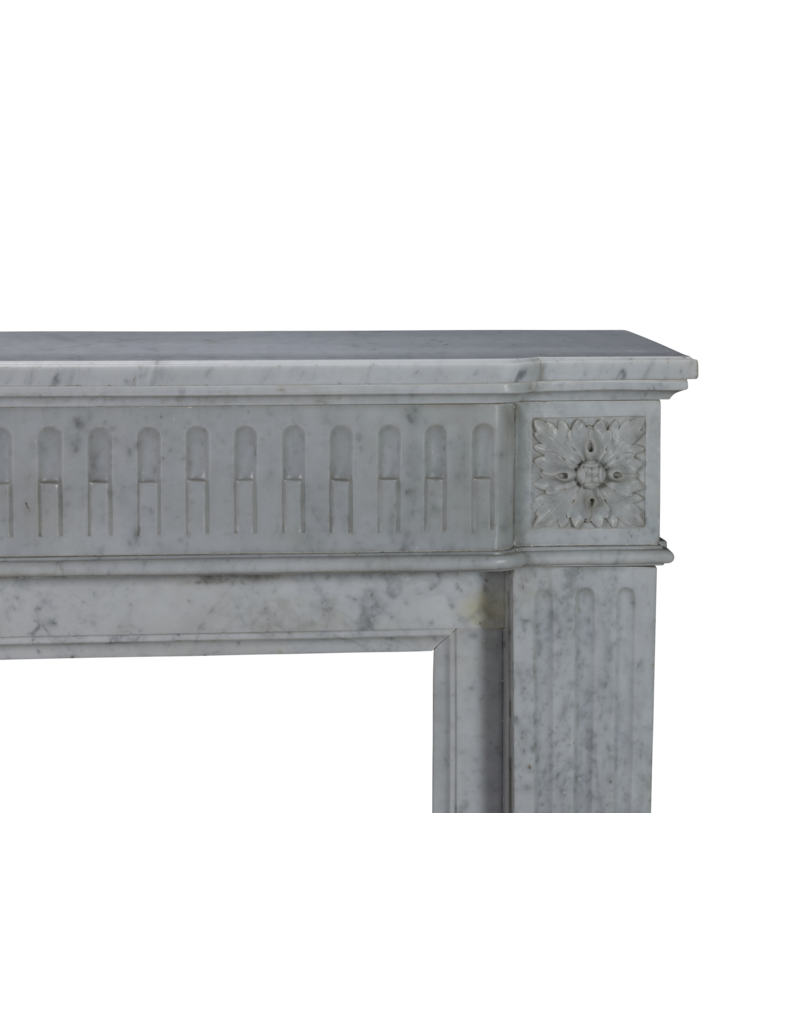 Maison Leon Van den Bogaert Exceptional 19th Century Louis XVI Style Antique Fireplace Mantel in White Carrara Marble – Elegant Haussmannian Chimneypiece