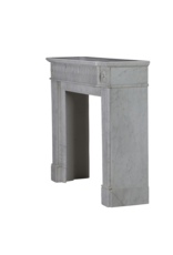 Maison Leon Van den Bogaert Exclusieve 19e Eeuwse Haussmannien Louis XVI Stijl Schouw in Wit Carrara Marmer – Tijdloze Franse Elegantie