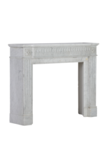 Maison Leon Van den Bogaert Exceptional 19th Century Louis XVI Style Antique Fireplace Mantel in White Carrara Marble – Elegant Haussmannian Chimneypiece