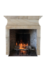 Maison Leon Van den Bogaert Antique Fireplaces & Vintage Architectural Elements Klassischer französischer Louis XIV Kalkstein-Kaminmantel (20. Jahrhundert) – Skulpturales Minimal-Design für luxuriöses Wohnen | Authentisches Kaminstück (472 Kg)