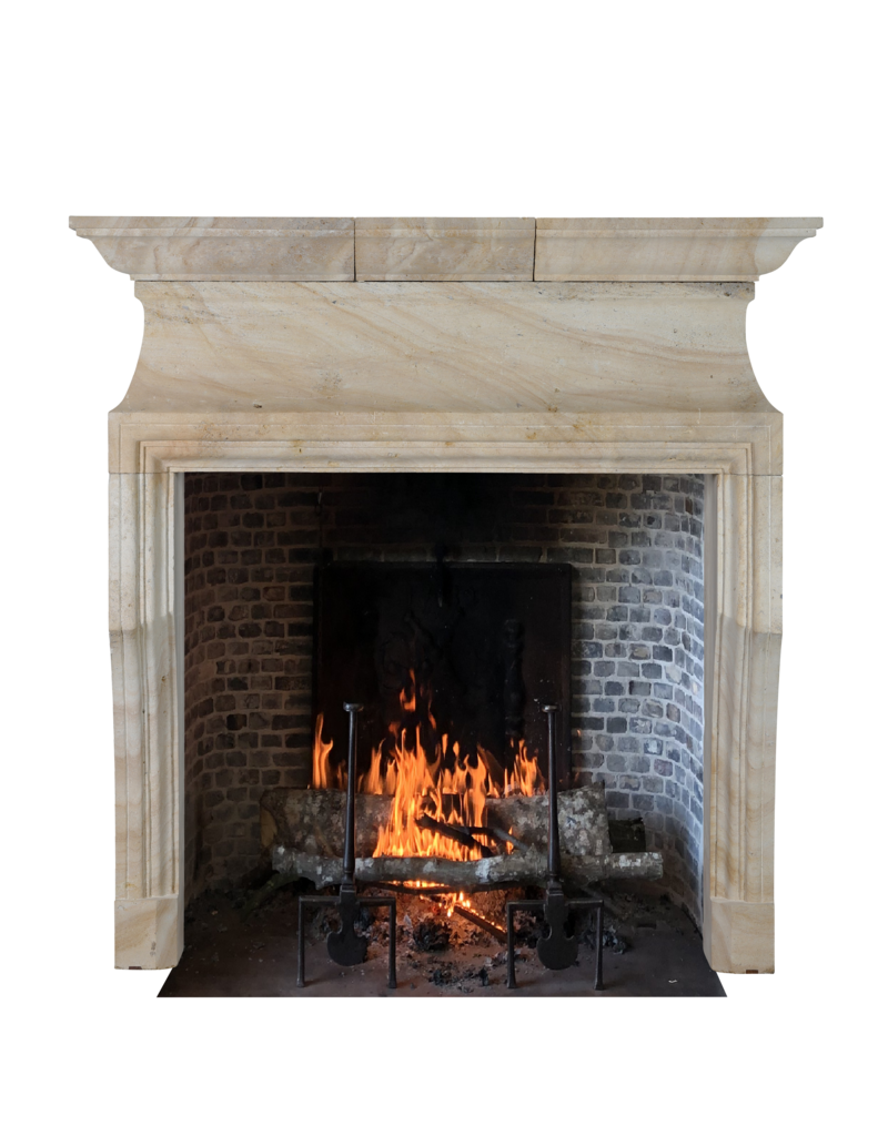 Maison Leon Van den Bogaert Antique Fireplaces & Vintage Architectural Elements Klassischer französischer Louis XIV Kalkstein-Kaminmantel (20. Jahrhundert) – Skulpturales Minimal-Design für luxuriöses Wohnen | Authentisches Kaminstück (472 Kg)
