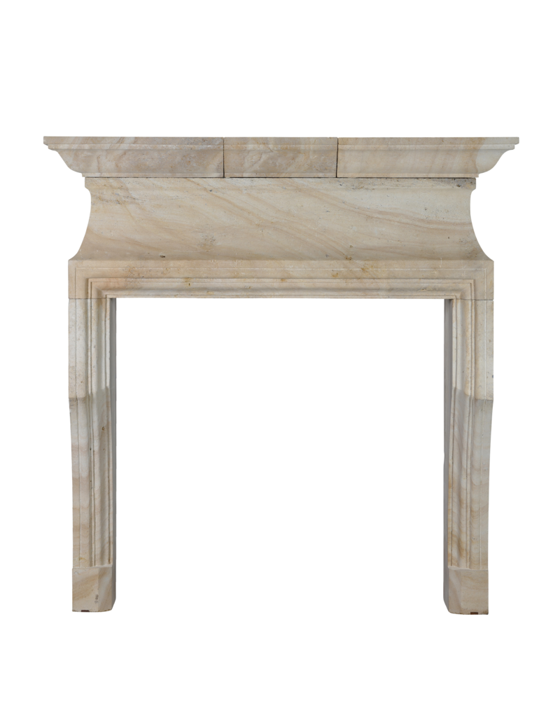 Klassische französische Louis-XIV-Kaminumrandung aus Kalkstein aus dem 20. Jahrhundert – skulpturales Minimaldesign für luxuriöses Wohnen | authentisches Kaminstück, 472 kg