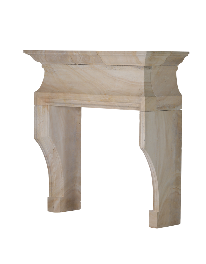 Klassische französische Louis-XIV-Kaminumrandung aus Kalkstein aus dem 20. Jahrhundert – skulpturales Minimaldesign für luxuriöses Wohnen | authentisches Kaminstück, 472 kg