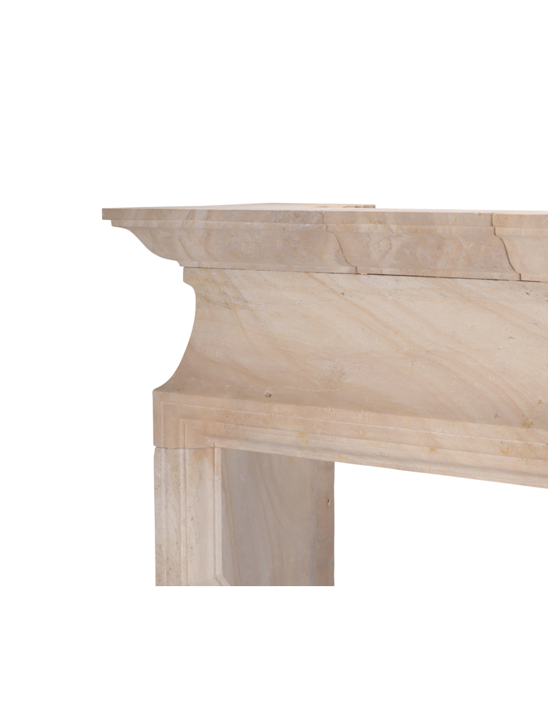 Klassische französische Louis-XIV-Kaminumrandung aus Kalkstein aus dem 20. Jahrhundert – skulpturales Minimaldesign für luxuriöses Wohnen | authentisches Kaminstück, 472 kg