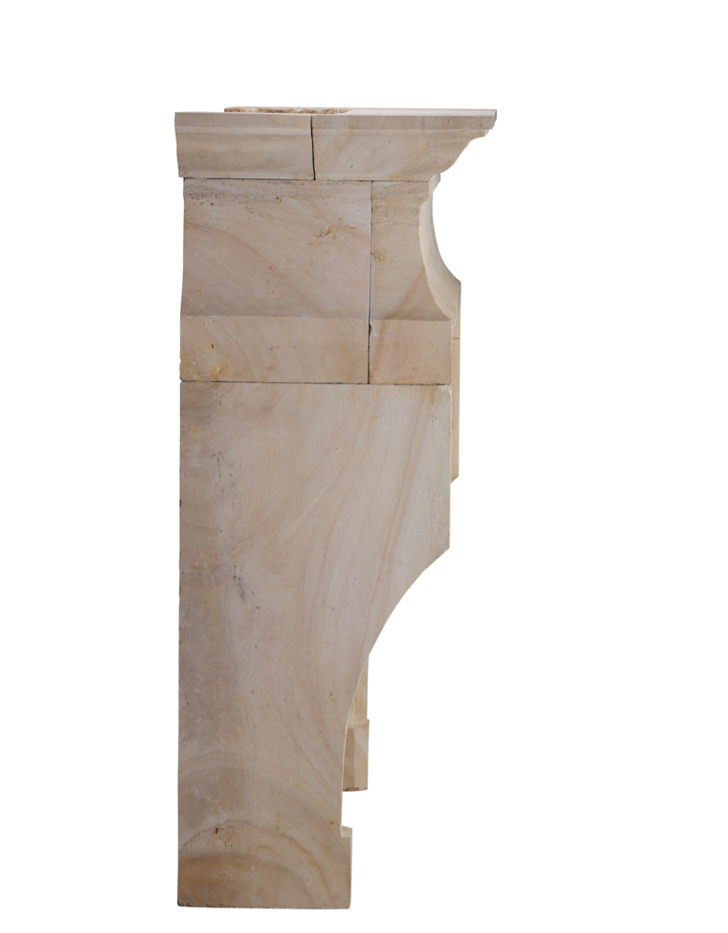 Klassische französische Louis-XIV-Kaminumrandung aus Kalkstein aus dem 20. Jahrhundert – skulpturales Minimaldesign für luxuriöses Wohnen | authentisches Kaminstück, 472 kg