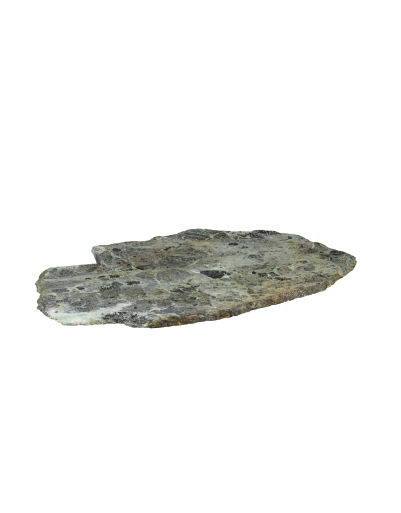 Fragmento Raro de Mármol Verde Antiguo 119 x 77 cm – Losa con Forma Orgánica y Huellas Históricas de Corte