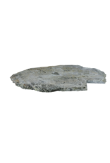 Maison Leon Van den Bogaert Zeldzaam Antiek Groen Marmer Fragment 119 x 77 cm –Tafelblad met Organische Vorm en Historische Snedesporen