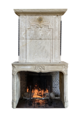 Klassische Vintage Kamin Maske Aus Kalkstein Mit Oberem Mantel