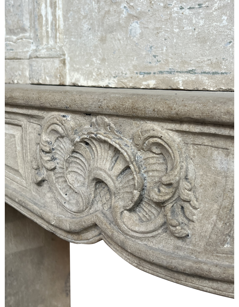 Chimenea Clásica Vintage En Piedra Caliza Con Manto Superior