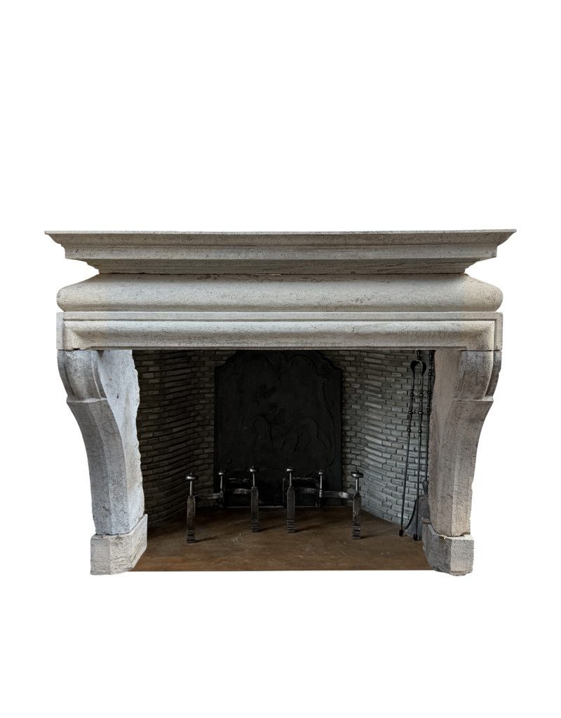 Maison Leon Van den Bogaert Französische rustikale Landhausstil zweifarbig Hartstein Kaminmaske