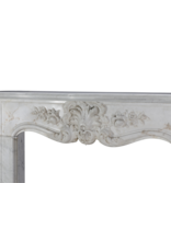 Maison Leon Van den Bogaert Außergewöhnlicher antiker Kamin aus dem 19. Jahrhundert aus weißem Carrara-Marmor – Viktorianischer Regency Stil, handgeschnitzt