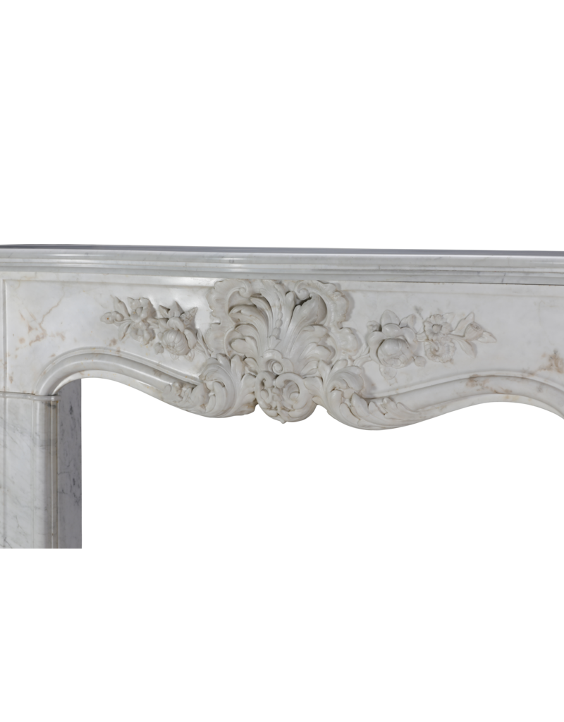 Excepcional Chimenea Antigua del Siglo XIX en Mármol Blanco de Carrara – Estilo Regency Victoriano Tallado a Mano
