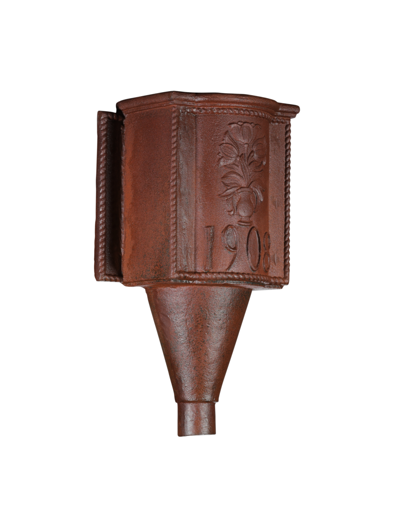 Exklusiver Regenwasser-Sammler aus Gusseisen – 1908 – reich verziertes Architekturelement mit floraler Vase