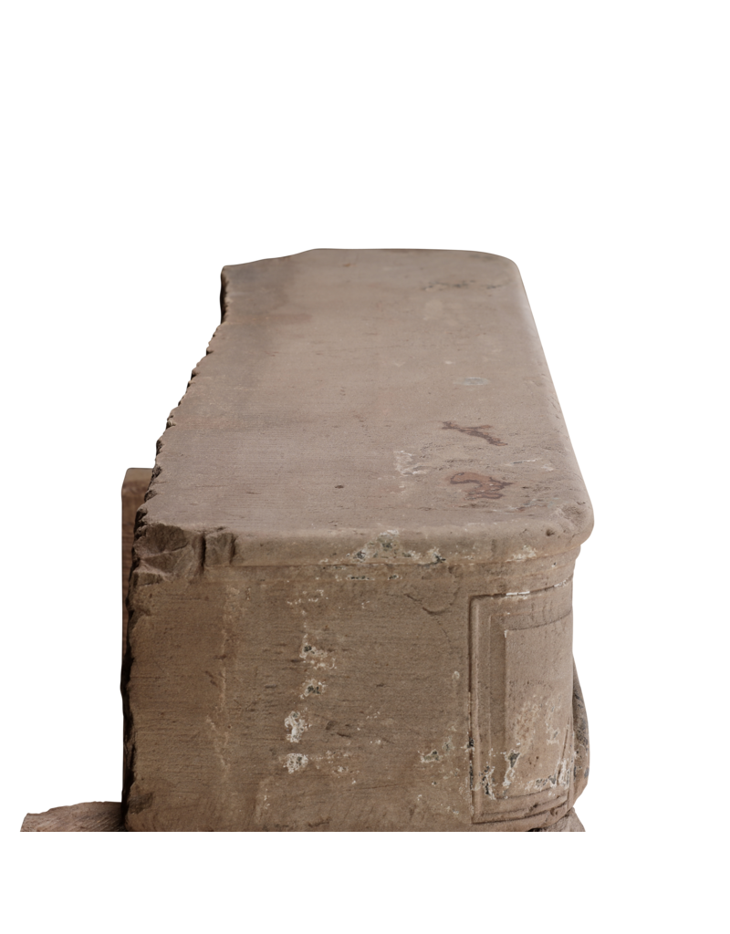 Originele 17e Eeuwse Franse Louis XIV Kalkstenen Schouw met Authentieke Rustieke Patinaresten