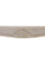 Maison Leon Van den Bogaert Originele 18e Eeuwse Franse Late Louis XIV Kalkstenen Schouw met Sculpturaal Schelpmotief