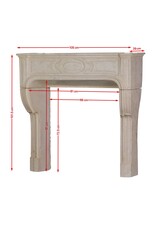 Extra kleine Franse 18e-eeuwse klassieke kalkstenen schouw – antieke wit-beige stenen schouwmantel van 105,5 cm breed