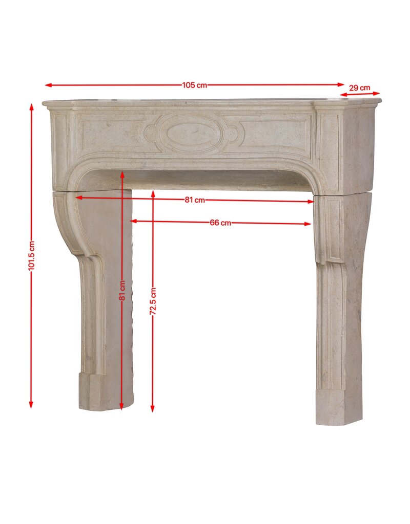 Petite cheminée classique du XVIIIe siècle en pierre calcaire blanc-beige – manteau ancien de 105,5 cm