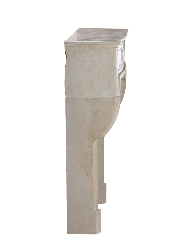 Chimenea francesa clásica del siglo XVIII en piedra caliza blanco-beige – marco antiguo extra pequeño de 105,5 cm