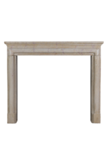 Laat 20e-Eeuwse Franse Marmer Stenen Schouwmantel uit Bourgondië — Compacte Elegante Stenen Sierschouw, 123 cm Breed