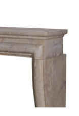 Chimenea de Piedra Marmórea de Borgoña, Finales del Siglo XX — Repisa Elegante y Compacta, 123 cm de Ancho