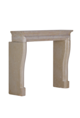Laat 20e-Eeuwse Franse Marmer Stenen Schouwmantel uit Bourgondië — Compacte Elegante Stenen Sierschouw, 123 cm Breed