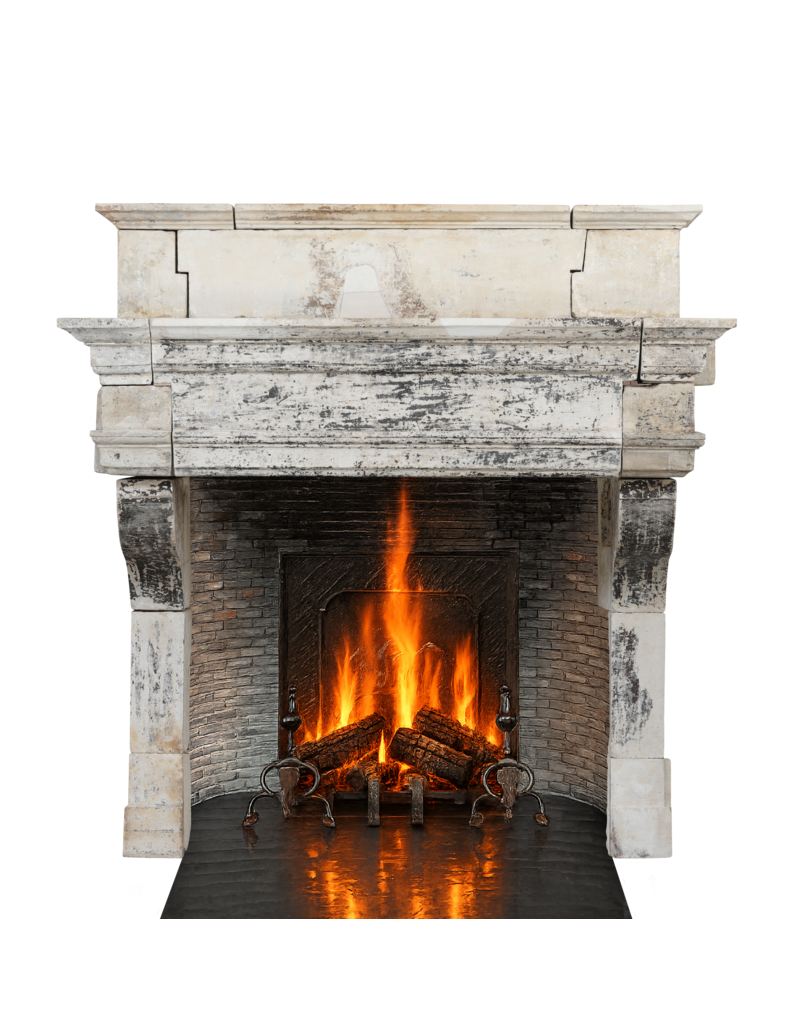 Maison Leon Van den Bogaert Monumentaler Original Französischer Louis-XIII-Kamin Aus Kalkstein Mit Obermantel – Authentischer Schlosskamin Aus Naturstein