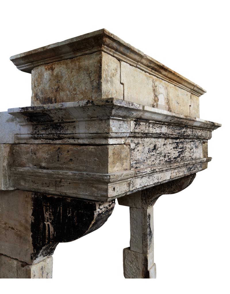 Maison Leon Van den Bogaert Monumentaler Original Französischer Louis-XIII-Kamin Aus Kalkstein Mit Obermantel – Authentischer Schlosskamin Aus Naturstein