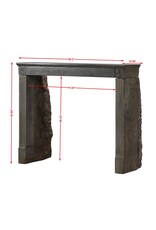 Maison Leon Van den Bogaert Französischer neoklassizistischer Kamin aus grauem Naturstein des 19. Jahrhunderts – 127,5 cm breit