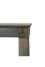 Maison Leon Van den Bogaert Chimenea neoclásica del siglo XIX en piedra natural gris – 127,5 cm de ancho