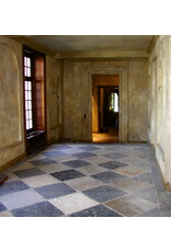 Maison Leon Van den Bogaert Quadratische schwarze Natursteinplatten aus antiken wiedergewonnenen Böden – 20 und 30 cm mit geraden Kanten