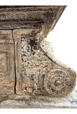 Monumental Chimenea Francesa de Château de Época Luis XIV en Arenisca, Fechada 1712, con Inscripción Latina e Influencia Luis XIII