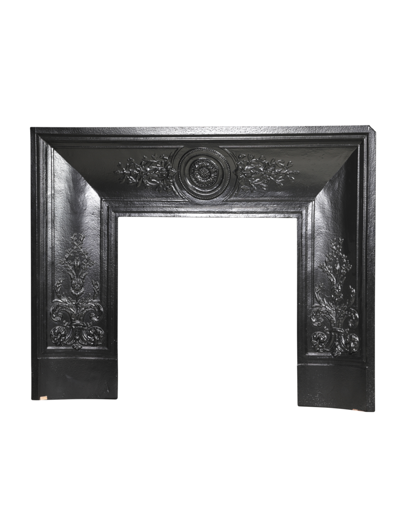 Maison Leon Van den Bogaert Contrecœur de cheminée en fonte à rosace et feuillages — 129 cm