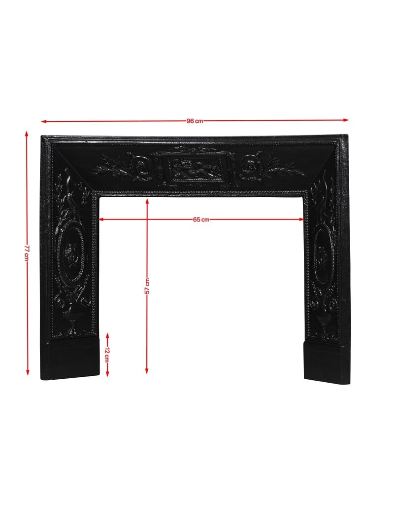 Maison Leon Van den Bogaert Contrecœur de cheminée en fonte à médaillons et oiseaux — 96 cm